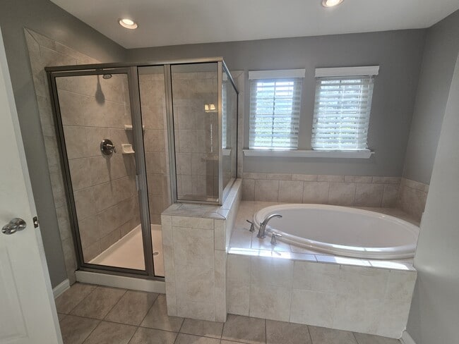 Building Photo - 3917 Valley Side Ct