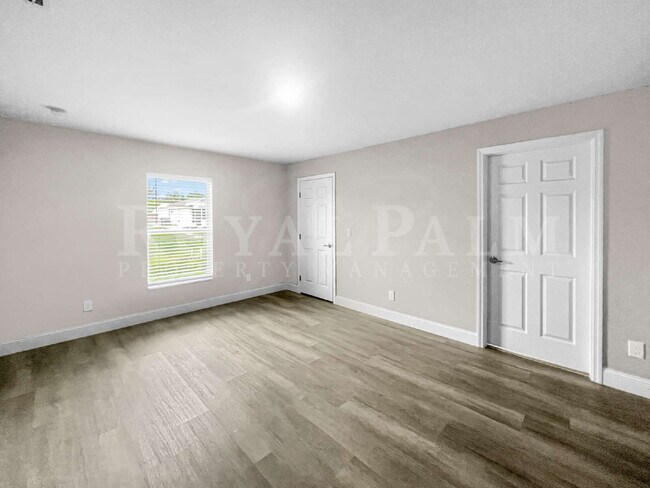 Building Photo - 4BR/2BA Home with High Ceilings, Garage & Large Kitchen Island