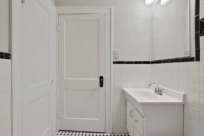 Building Photo - 5930 Velasco Ave