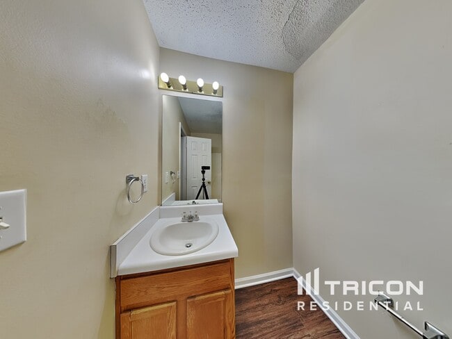 Building Photo - 238 Brookside Dr