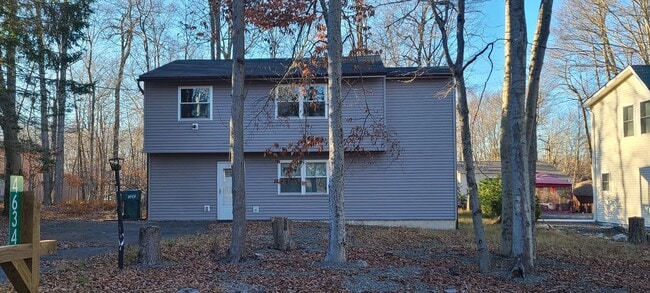 Primary Photo - Discover this charming 3-bedroom, 2-bath c...