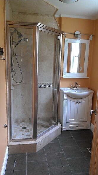 Building Photo - 687 E 4th Ave