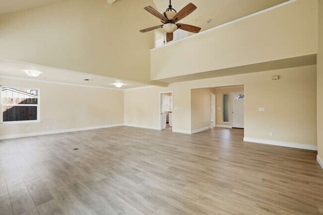 Building Photo - Spacious 5-Bedroom Home with Pool in NE Fr...