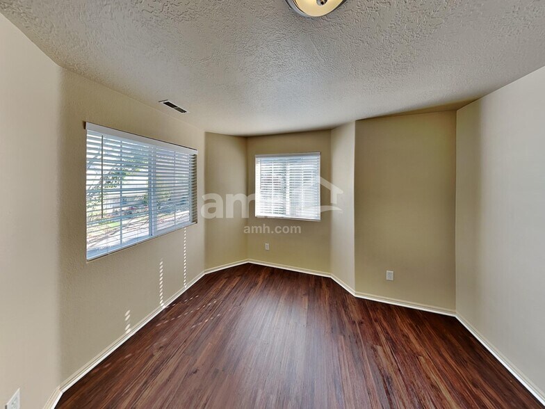 Building Photo - 645 Cattail Dr