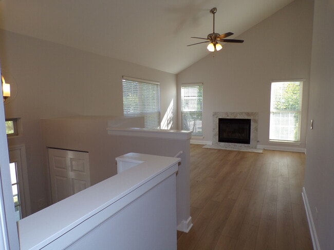 Building Photo - 891 Essex Cir