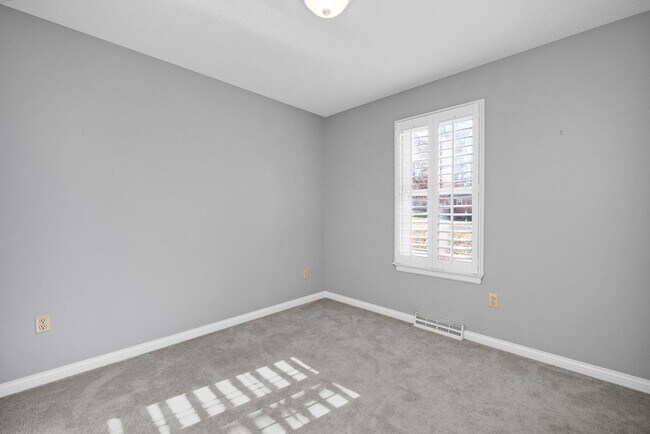 Building Photo - 1125 Oak St