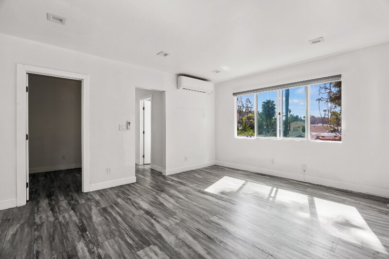 Building Photo - 1486 Silver Lake Blvd