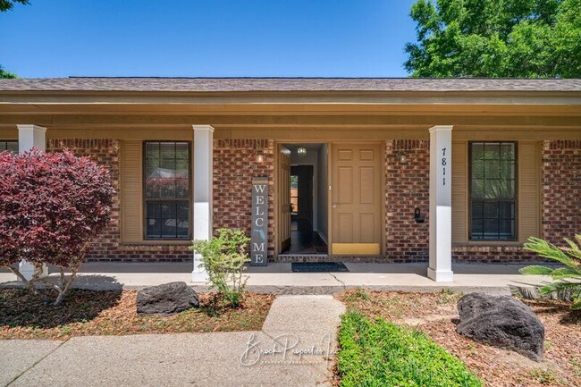 Building Photo - 7811 Woodpointe Dr