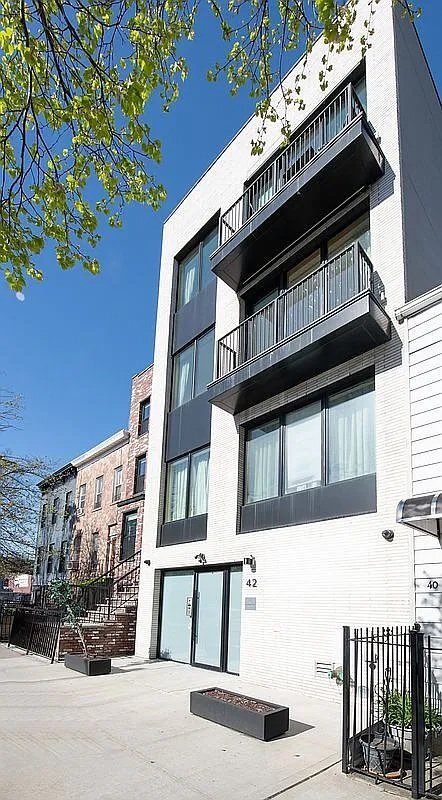 Building Photo - 42 Rochester Ave
