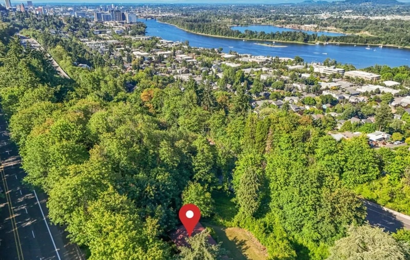 Building Photo - 6930 SW Brier Pl