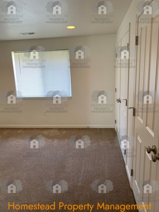 Building Photo - 411