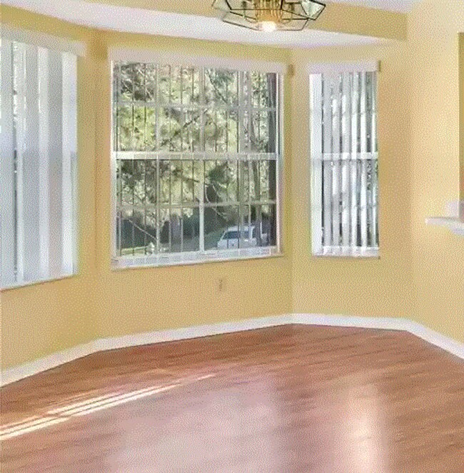 Building Photo - Spacious 3 bedroom condo, perfectly located near shopping & attractions!