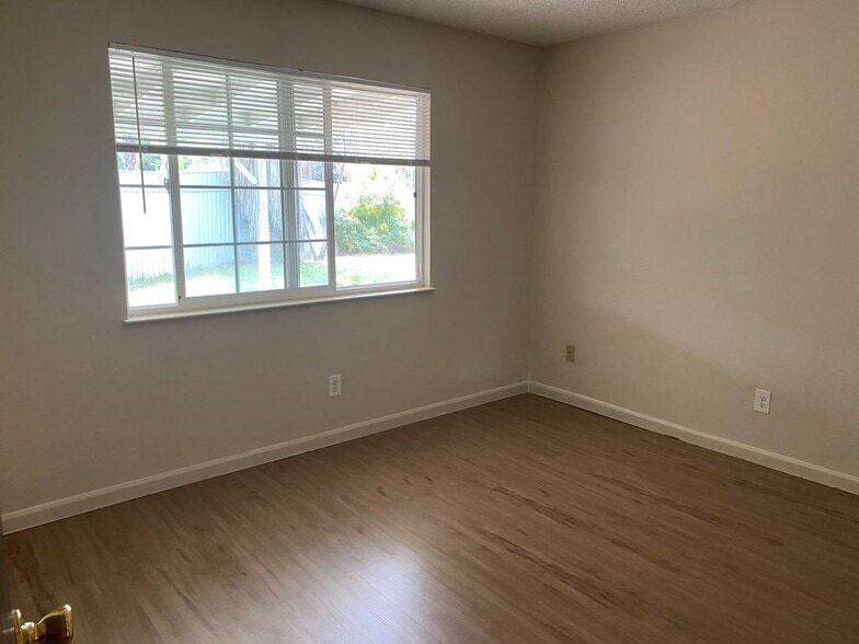 Building Photo - 6834 Trovita Way