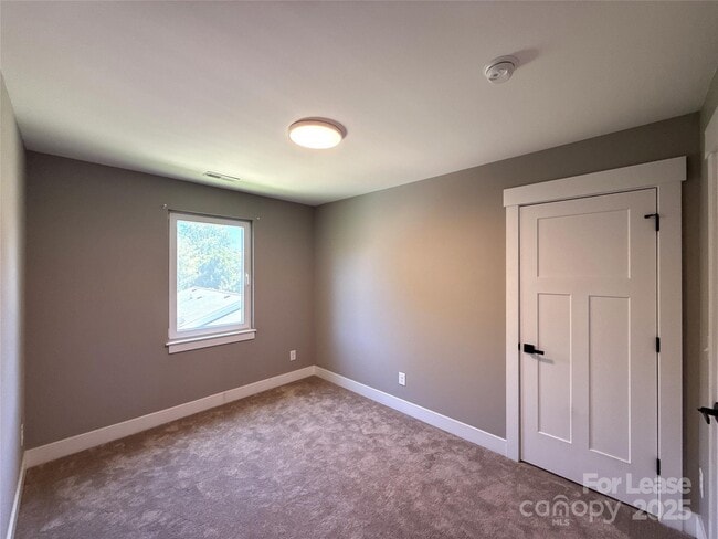 Building Photo - 133 Openview Dr