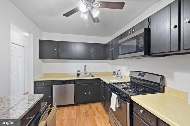 Building Photo - 804 Quince Orchard Blvd