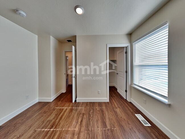 Building Photo - 825 W Grover Ct