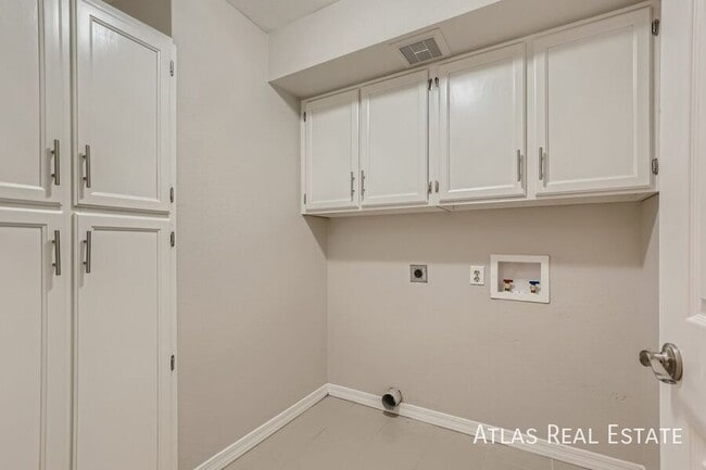 Building Photo - 5337 W Desert Hills Dr
