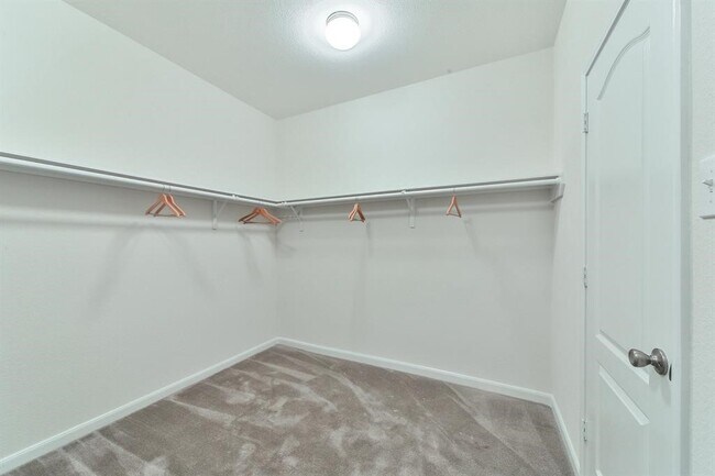 Building Photo - 25206 Farmdale Ln