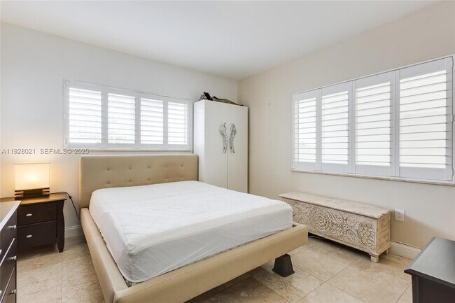 Building Photo - 1110 Venetian Way