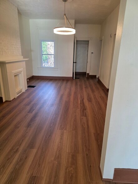 Building Photo - 727 Hill Ave