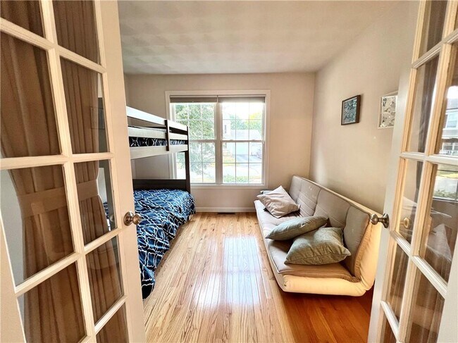 Building Photo - 65 Carriage Trl