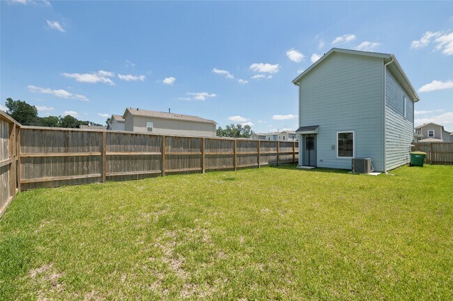 Building Photo - 18242 Via Aurelia Dr