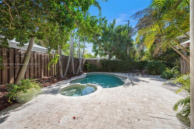 Building Photo - 3308 NE 16th Pl