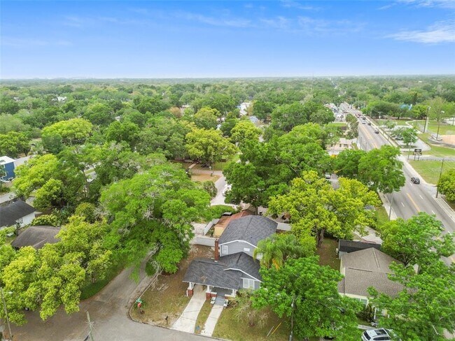 Building Photo - 6810 N Navin Ave