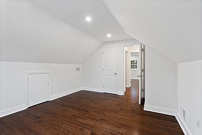 Building Photo - 409 Maiden Ln