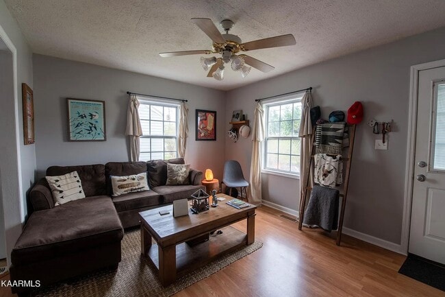 Building Photo - Updated North Knoxville Gem | Massive Fenced Yard & Prime Location!