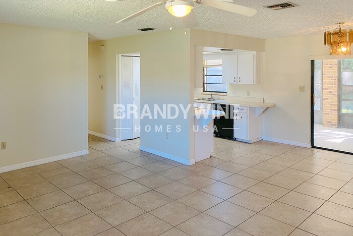 Building Photo - 817 Hemlock Terrace