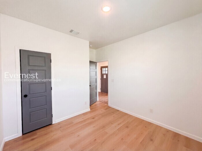 Building Photo - 705 Freedom Cir