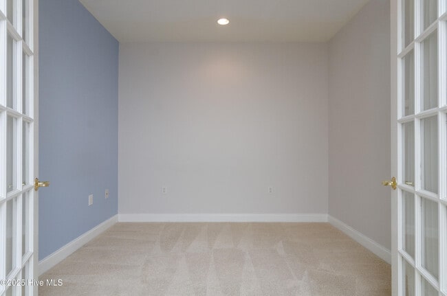 Building Photo - 204 Hilliard Ct