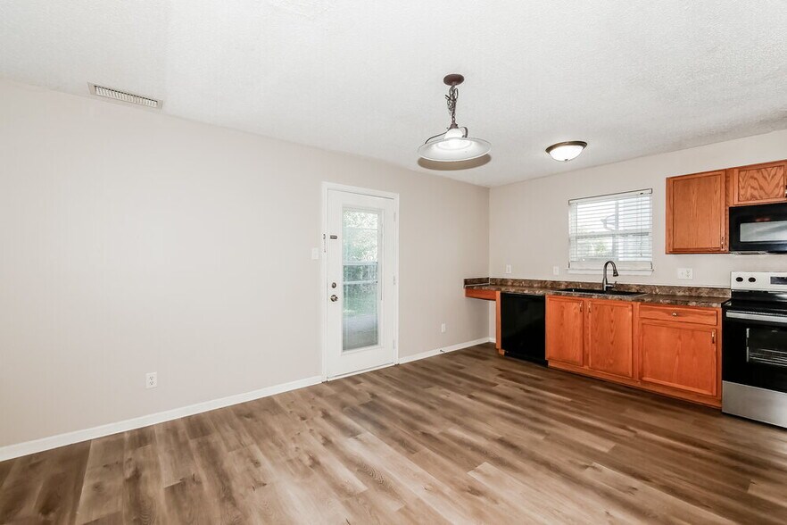 Building Photo - 13323 N Brick Chapel Dr