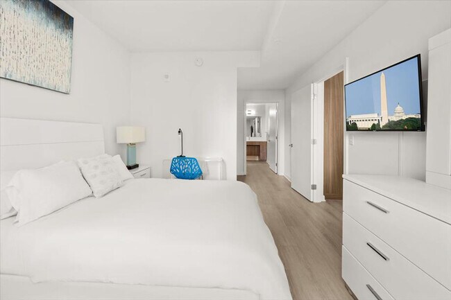 Building Photo - 1051 First St NE