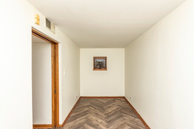 Building Photo - 4625 N Dover St