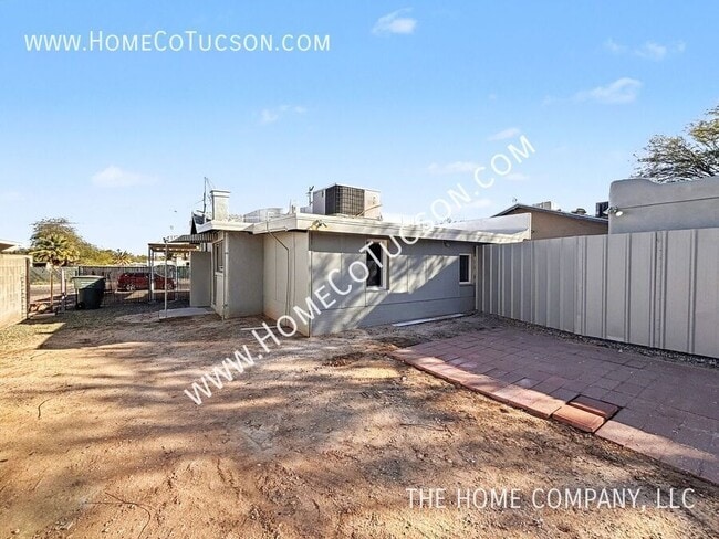 Building Photo - 713 N Erin Ave