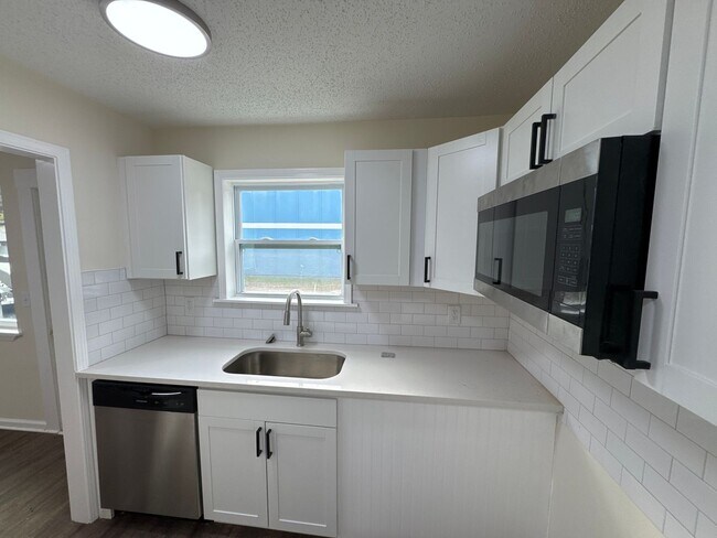 Building Photo - 4082 Forest Ave W