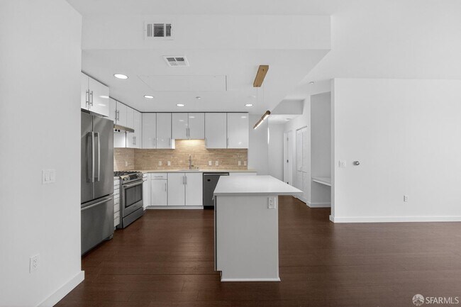 Building Photo - 570 Innes Ave