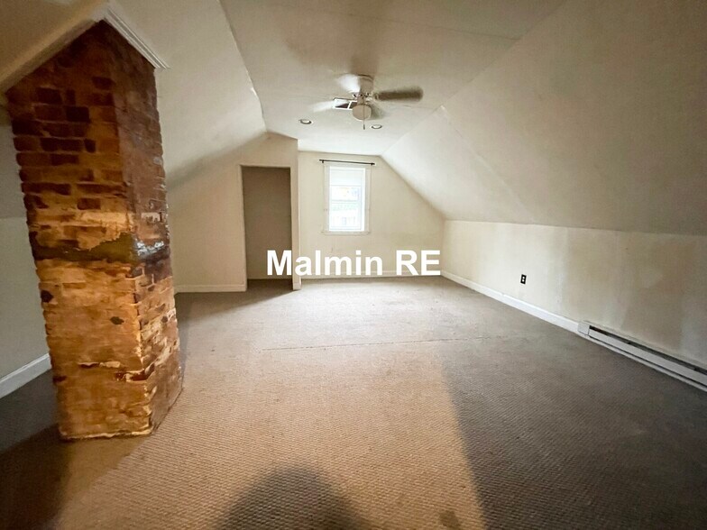 Building Photo - 61 Hillside St