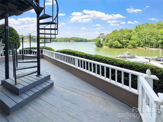 Building Photo - 9808 Emerald Point Dr