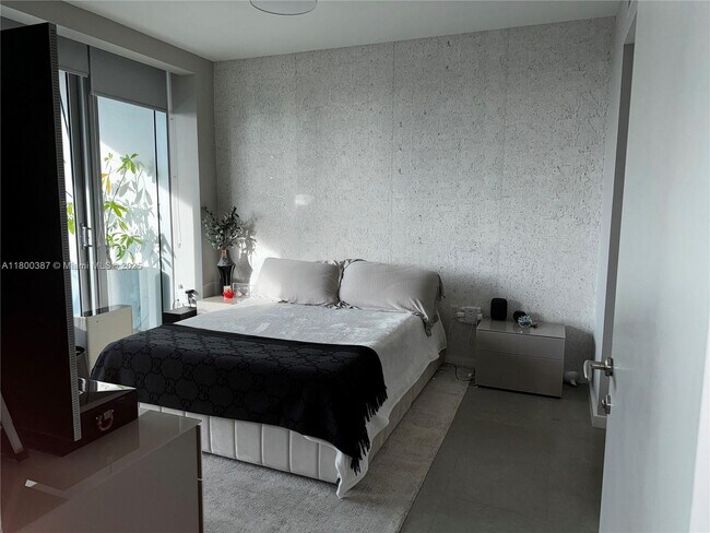 Building Photo - 200 Biscayne Blvd Way
