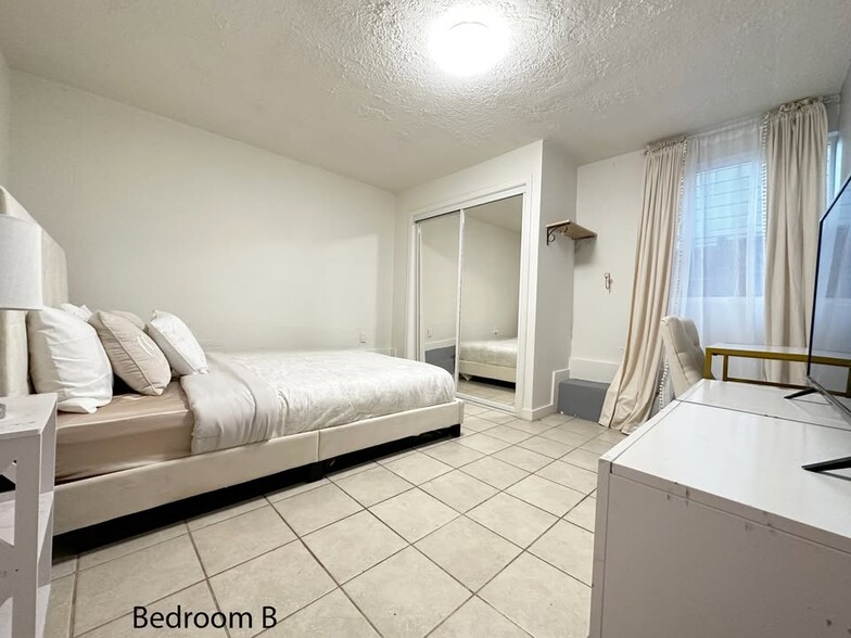 Room B - 5552 Fremont St