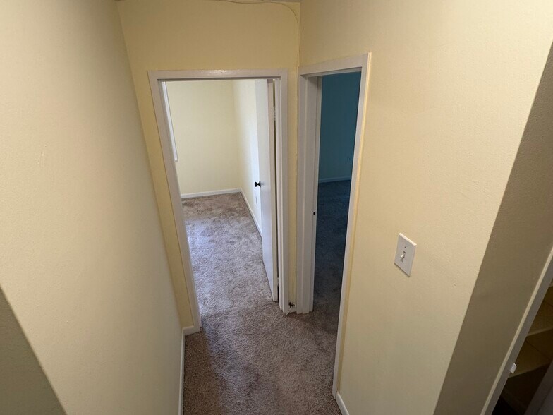 Building Photo - 7420 Lakeview Dr