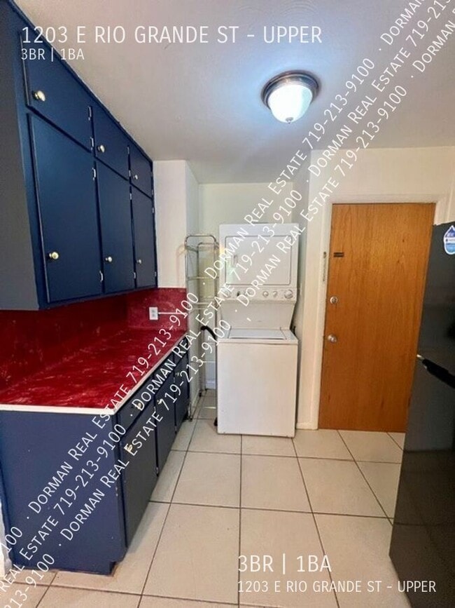 Building Photo - 1203 E Rio Grande St