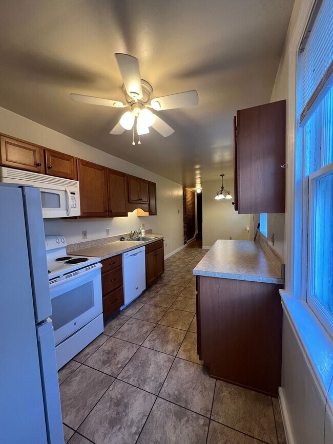 Building Photo - 617 N 2nd St