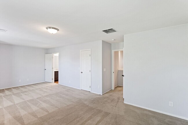 Building Photo - 3 Bath Southwest Cul de Sac Home