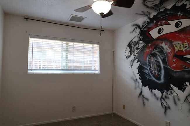 Building Photo - 528 S Sorrel St