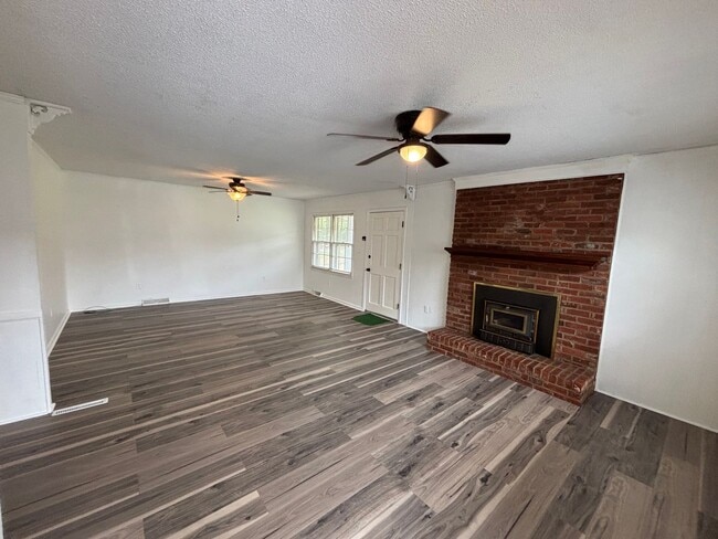Building Photo - 801 Bethpage Rd