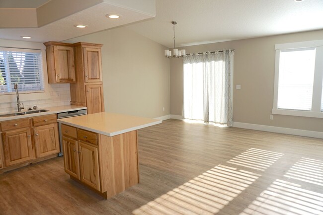 Building Photo - 3-Bedroom  Remodeled Home in Meridian